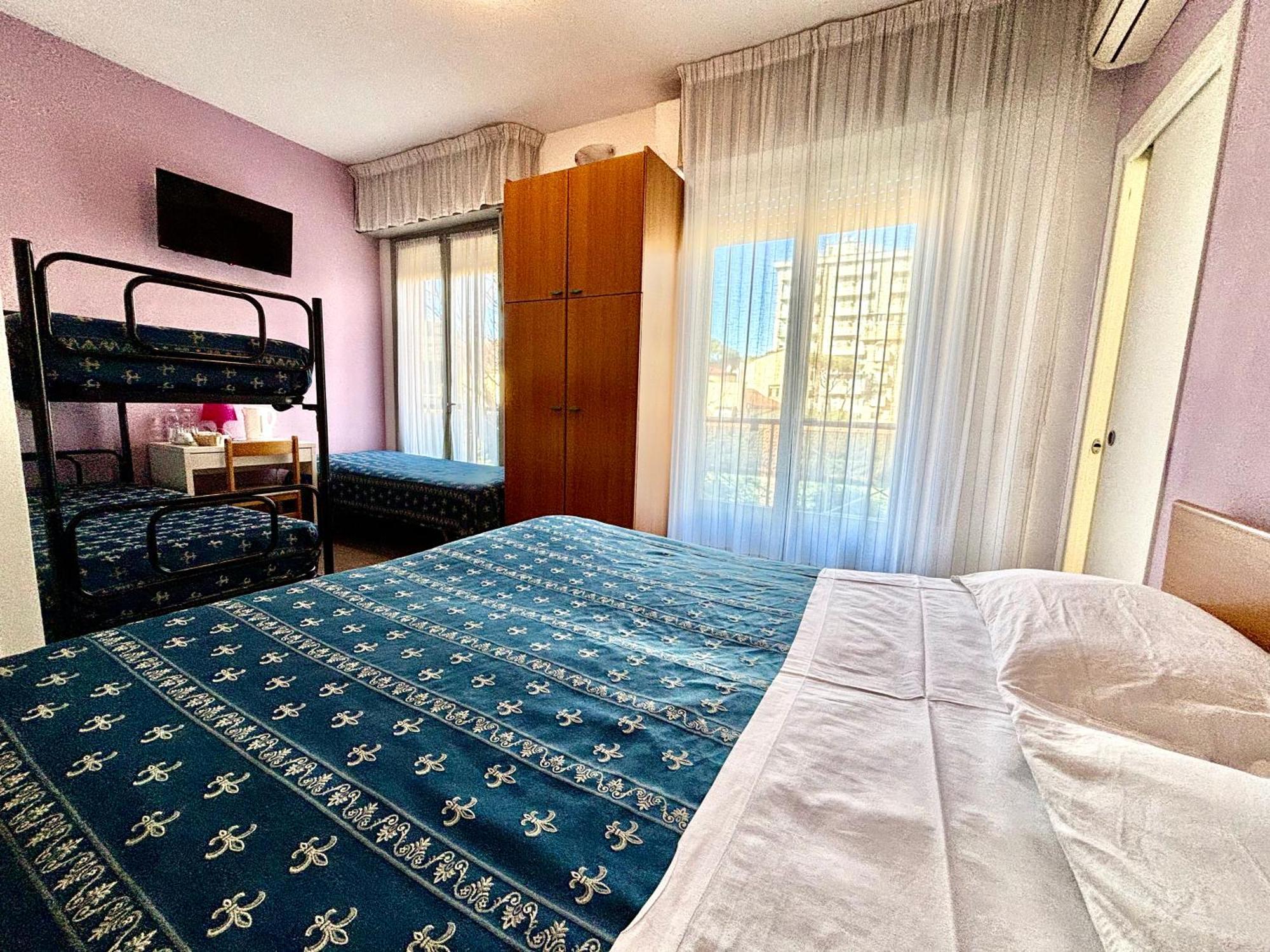 Hotel Iride Suite, Breakfast&Brunch - ideale per famiglie e coppie Riccione Esterno foto