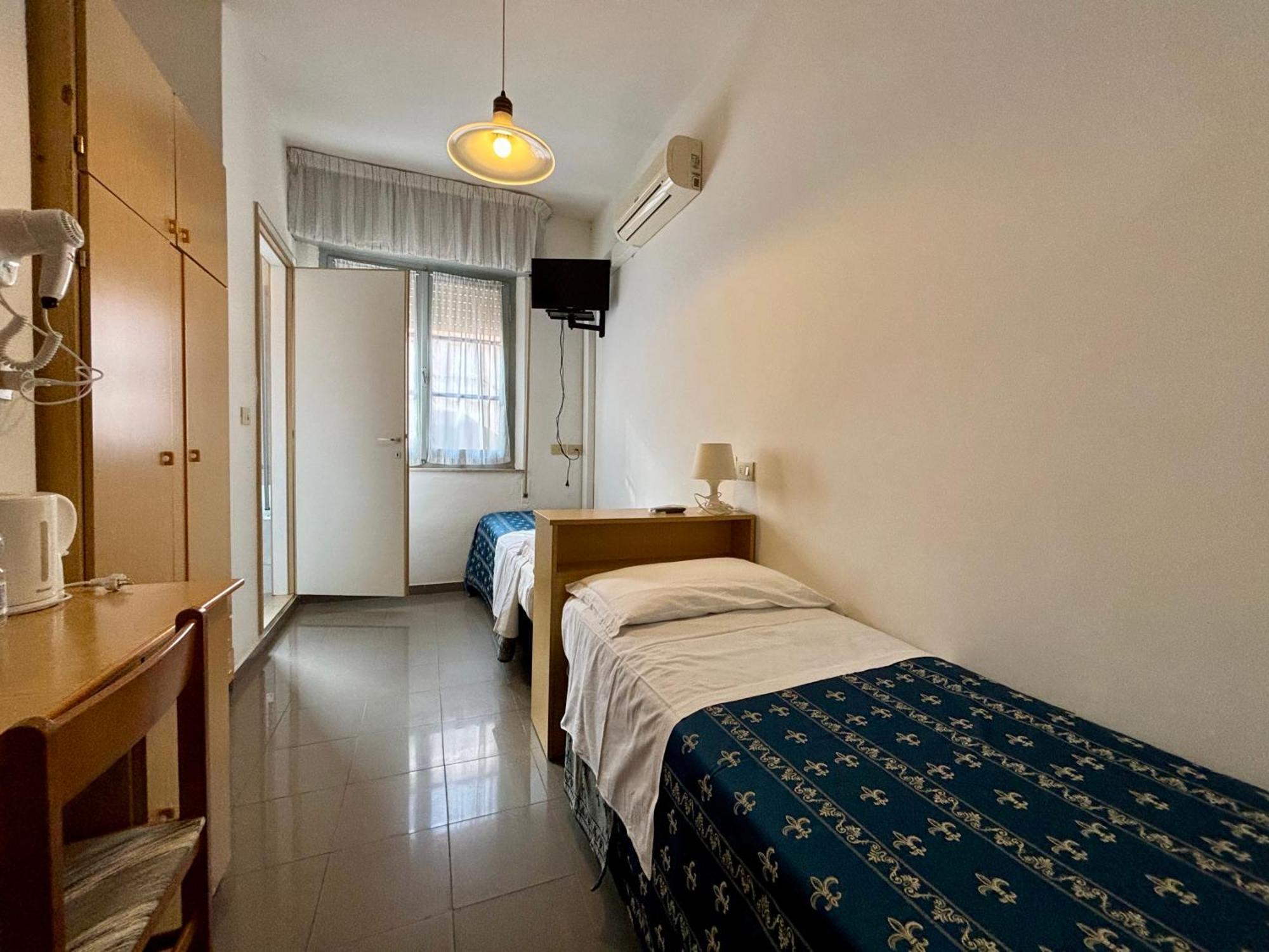 Hotel Iride Suite, Breakfast&Brunch - ideale per famiglie e coppie Riccione Esterno foto