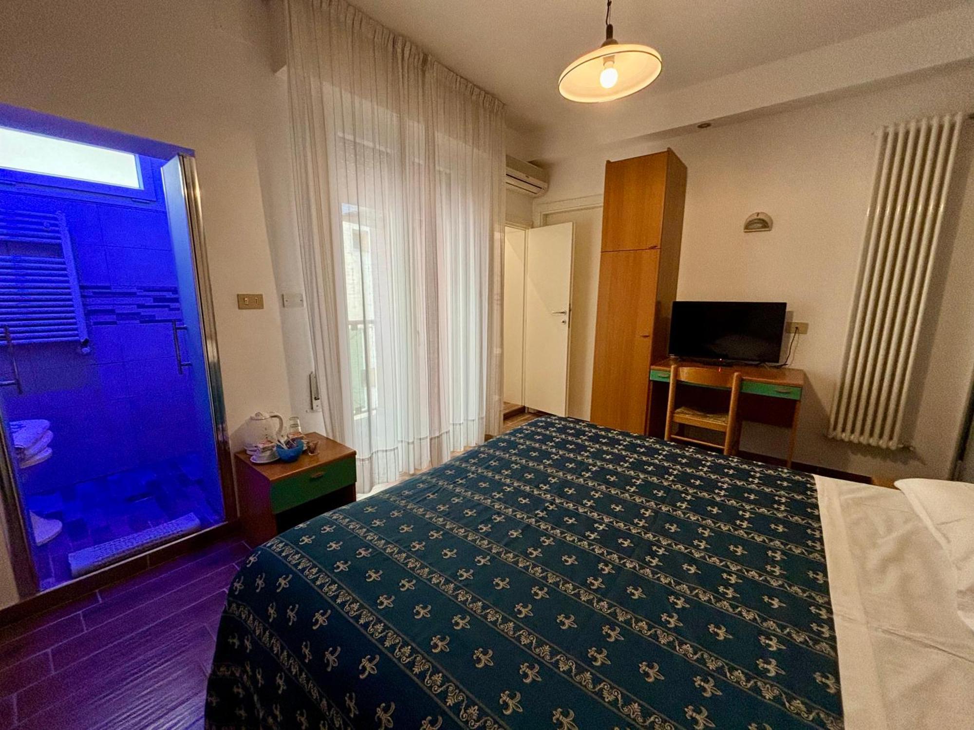 Hotel Iride Suite, Breakfast&Brunch - ideale per famiglie e coppie Riccione Esterno foto