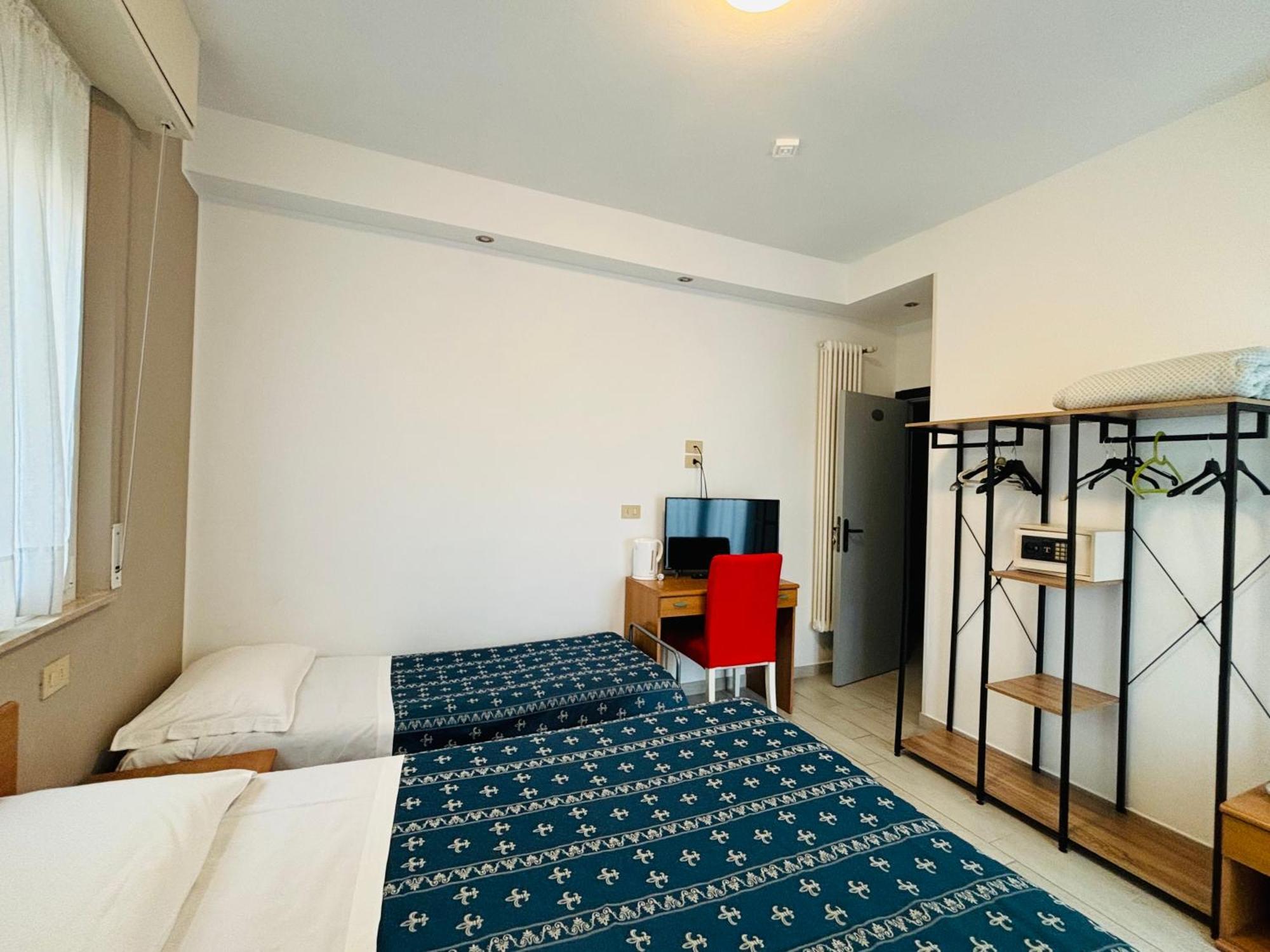 Hotel Iride Suite, Breakfast&Brunch - ideale per famiglie e coppie Riccione Esterno foto
