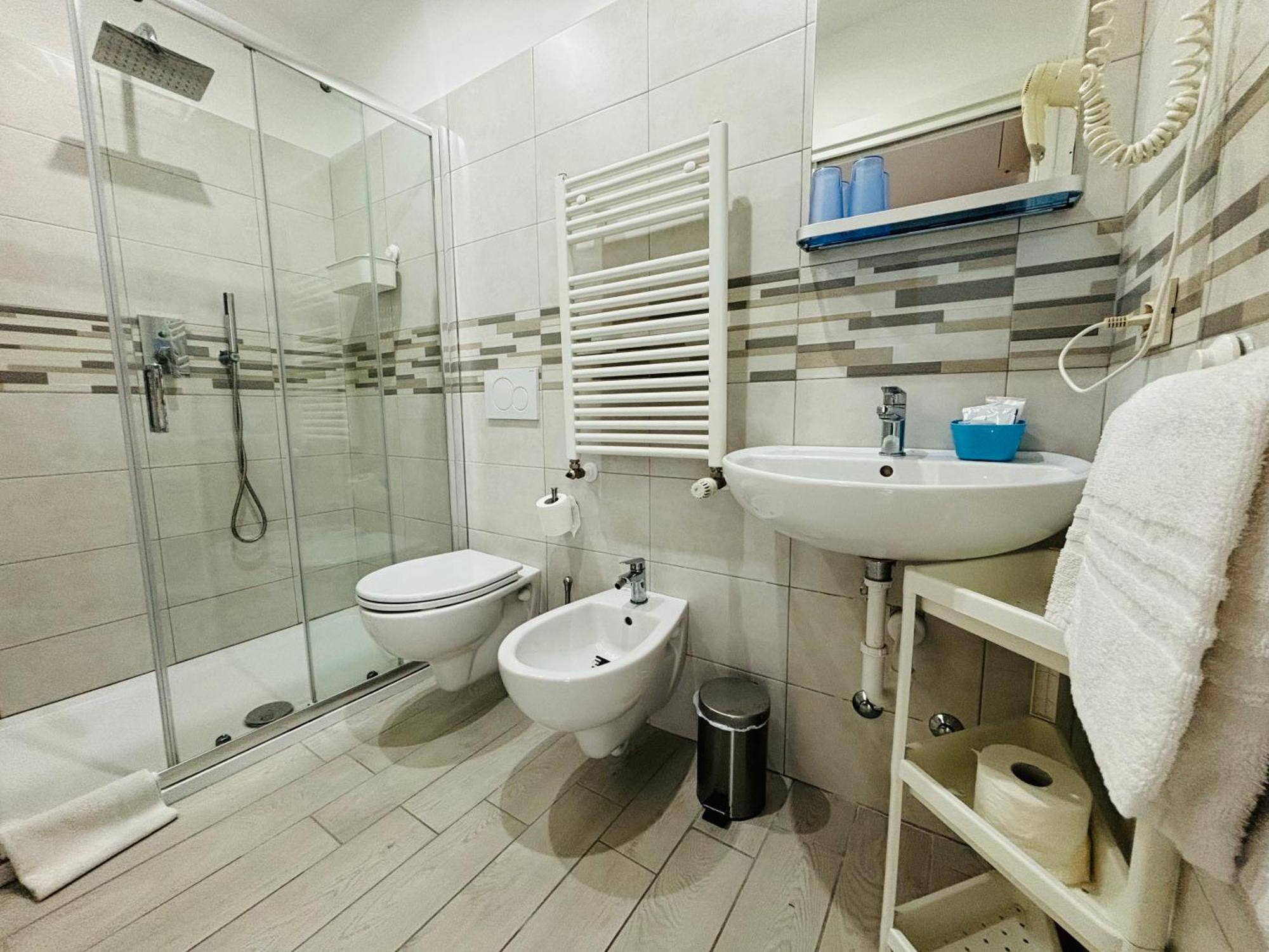 Hotel Iride Suite, Breakfast&Brunch - ideale per famiglie e coppie Riccione Esterno foto