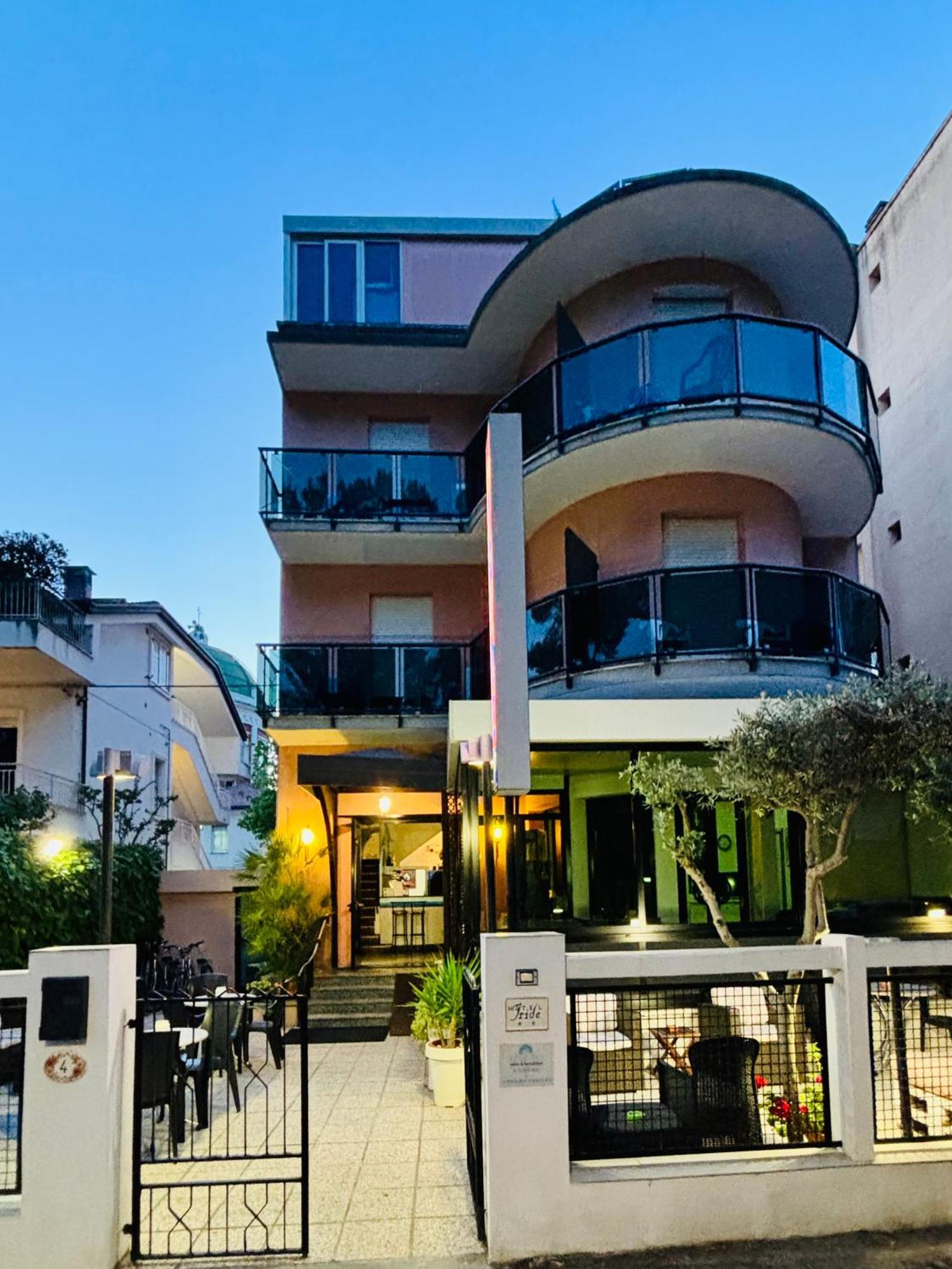 Hotel Iride Suite, Breakfast&Brunch - ideale per famiglie e coppie Riccione Esterno foto