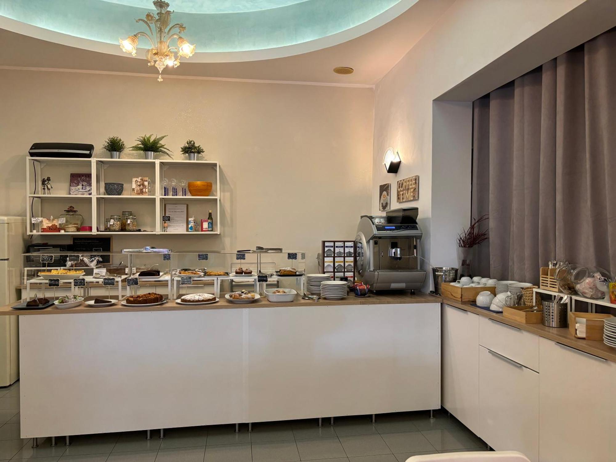 Hotel Iride Suite, Breakfast&Brunch - ideale per famiglie e coppie Riccione Esterno foto