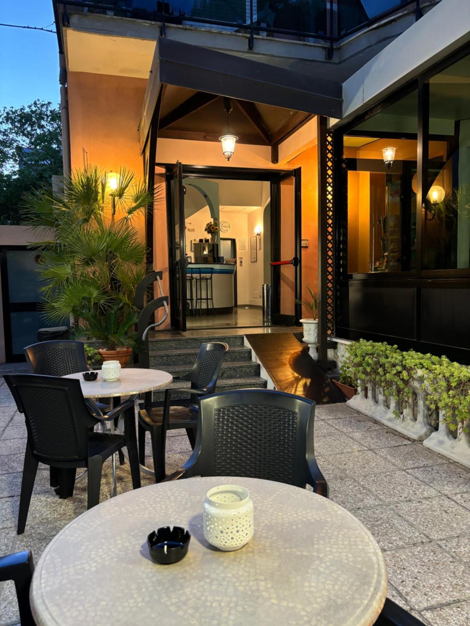 Hotel Iride Suite, Breakfast&Brunch - ideale per famiglie e coppie Riccione Esterno foto