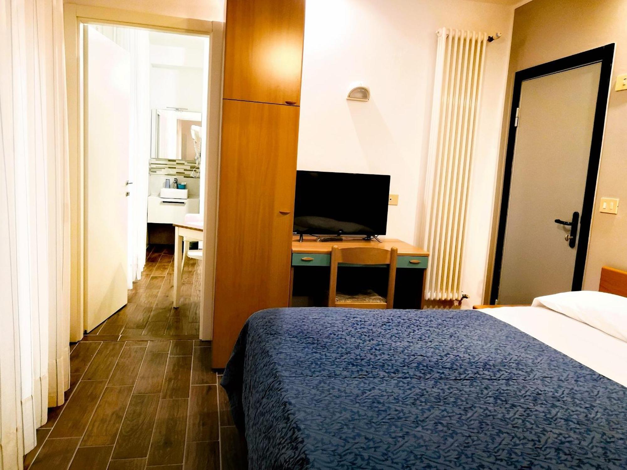 Hotel Iride Suite, Breakfast&Brunch - ideale per famiglie e coppie Riccione Esterno foto