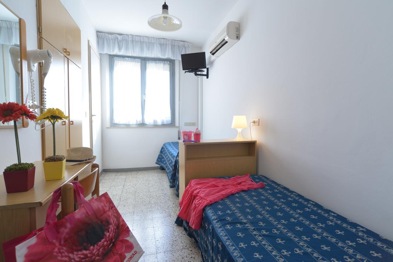 Hotel Iride Suite, Breakfast&Brunch - ideale per famiglie e coppie Riccione Esterno foto