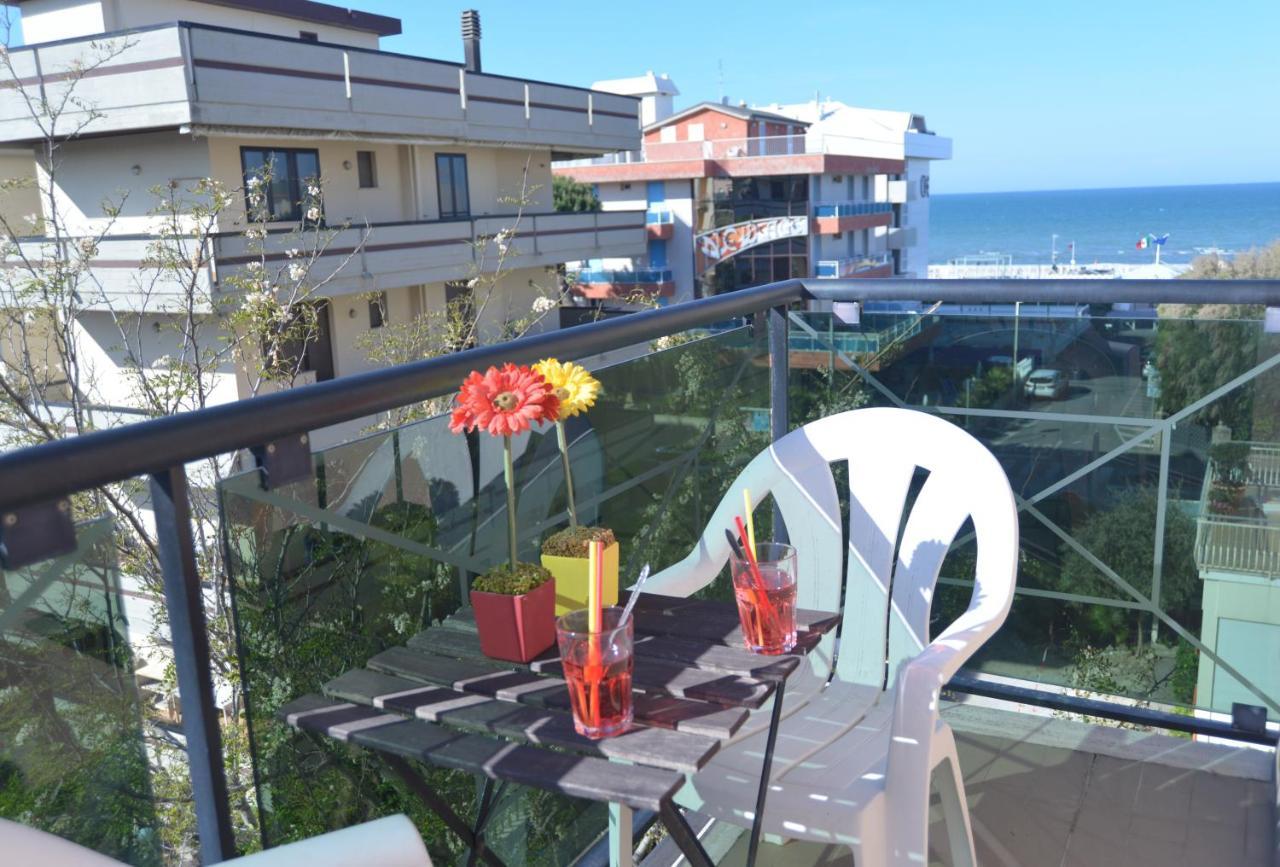 Hotel Iride Suite, Breakfast&Brunch - ideale per famiglie e coppie Riccione Esterno foto